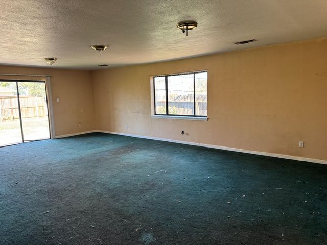 4613 B Pkwy, Sacramento, CA 95823