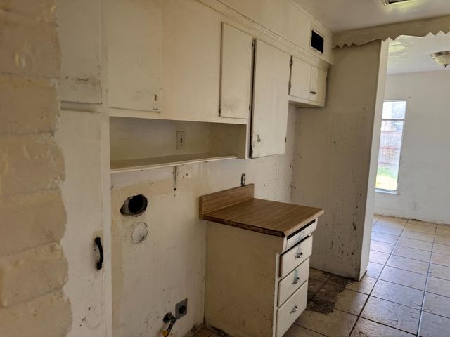 4613 B Pkwy, Sacramento, CA 95823