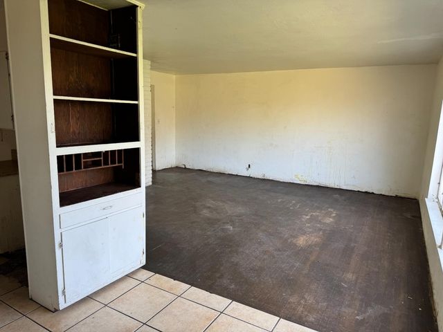 4613 B Pkwy, Sacramento, CA 95823