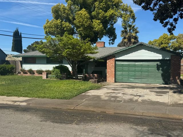 4613 B Pkwy, Sacramento, CA 95823