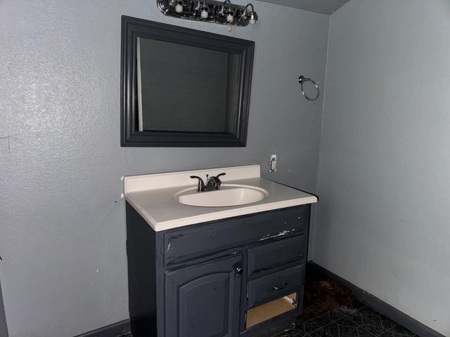 4613 B Pkwy, Sacramento, CA 95823