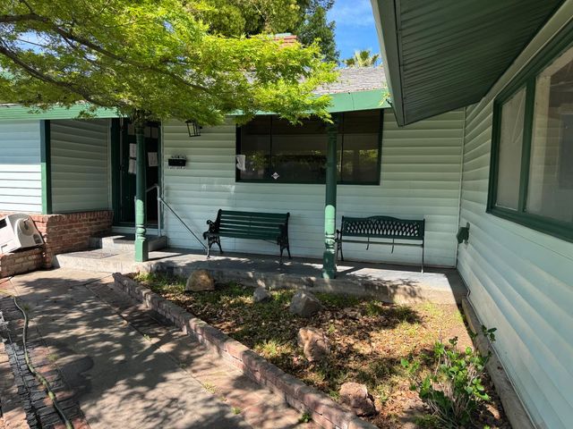 4613 B Pkwy, Sacramento, CA 95823