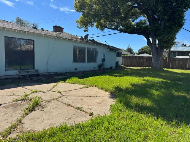 4613 B Pkwy, Sacramento, CA 95823