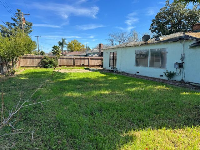 4613 B Pkwy, Sacramento, CA 95823