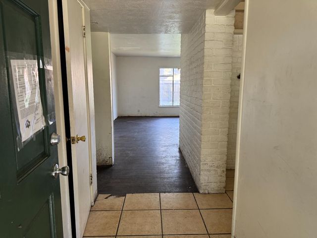 4613 B Pkwy, Sacramento, CA 95823