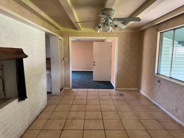 4613 B Pkwy, Sacramento, CA 95823