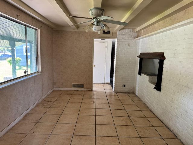 4613 B Pkwy, Sacramento, CA 95823