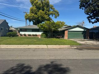 4613 B Pkwy, Sacramento, CA 95823