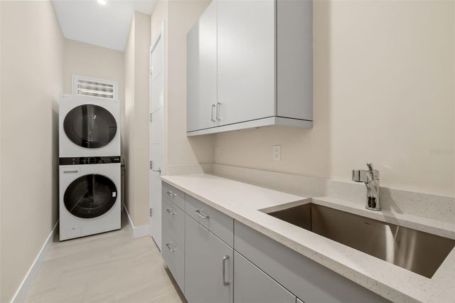 1879 HIBISCUS STREET, Sarasota, FL 34239