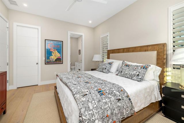 1879 HIBISCUS STREET, Sarasota, FL 34239