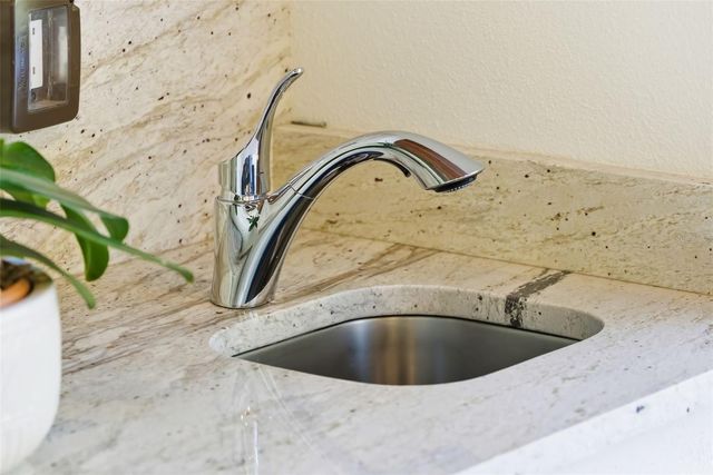 1879 HIBISCUS STREET, Sarasota, FL 34239