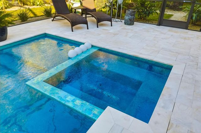 1879 HIBISCUS STREET, Sarasota, FL 34239