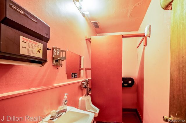 19430 W WARREN Avenue, Detroit, MI 48228