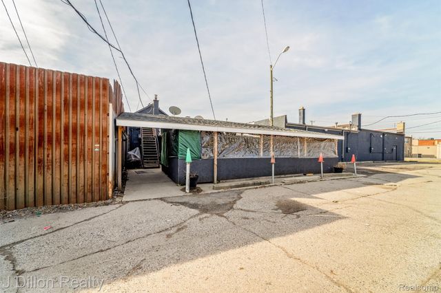 19430 W WARREN Avenue, Detroit, MI 48228