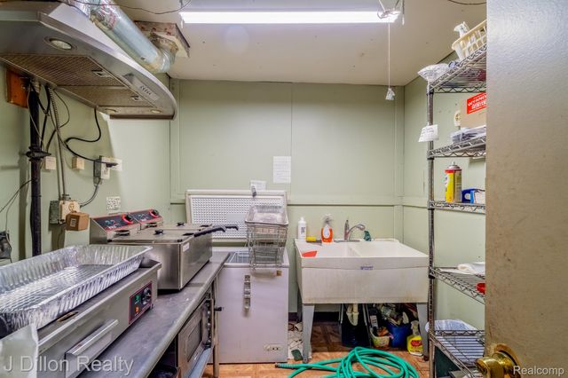 19430 W WARREN Avenue, Detroit, MI 48228