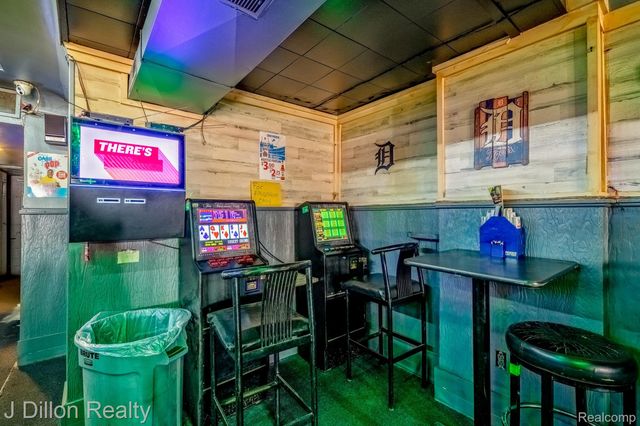 19430 W WARREN Avenue, Detroit, MI 48228