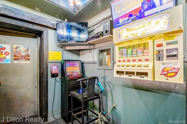 19430 W WARREN Avenue, Detroit, MI 48228