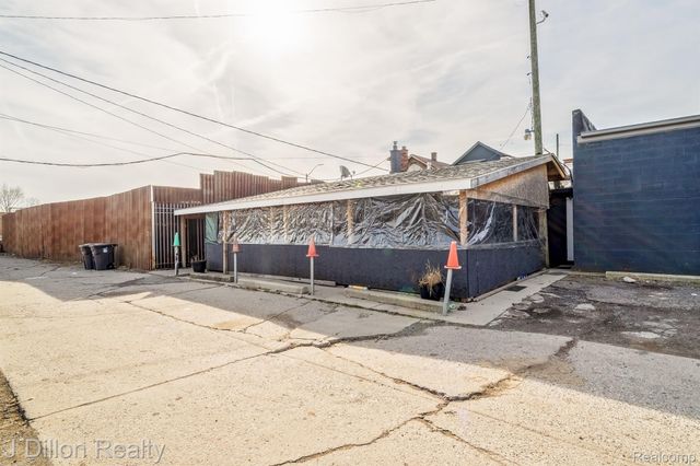 19430 W WARREN Avenue, Detroit, MI 48228