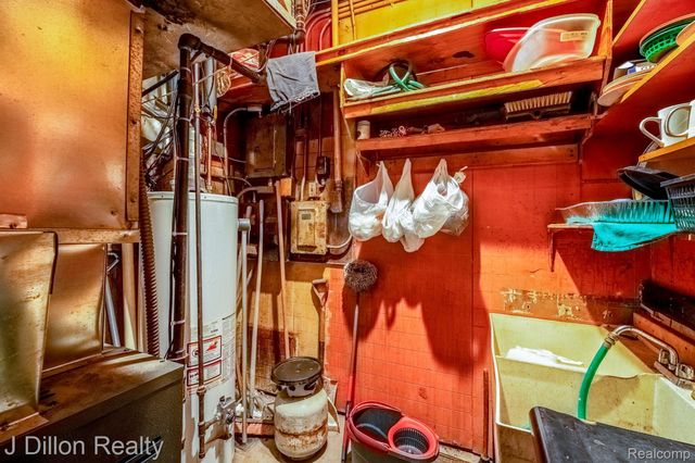 19430 W WARREN Avenue, Detroit, MI 48228