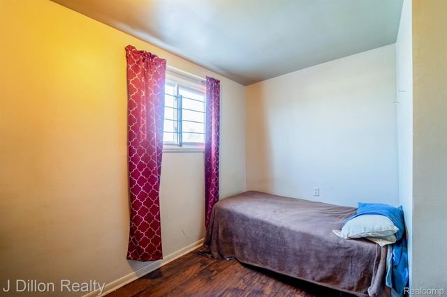 19430 W WARREN Avenue, Detroit, MI 48228