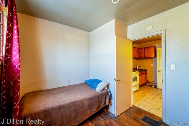 19430 W WARREN Avenue, Detroit, MI 48228