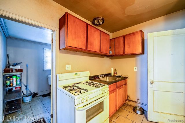 19430 W WARREN Avenue, Detroit, MI 48228