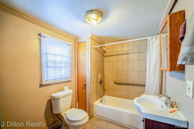 19430 W WARREN Avenue, Detroit, MI 48228