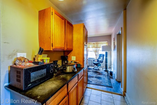 19430 W WARREN Avenue, Detroit, MI 48228