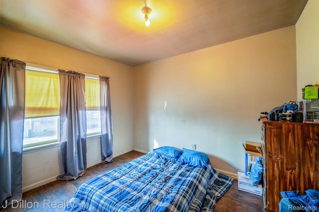 19430 W WARREN Avenue, Detroit, MI 48228