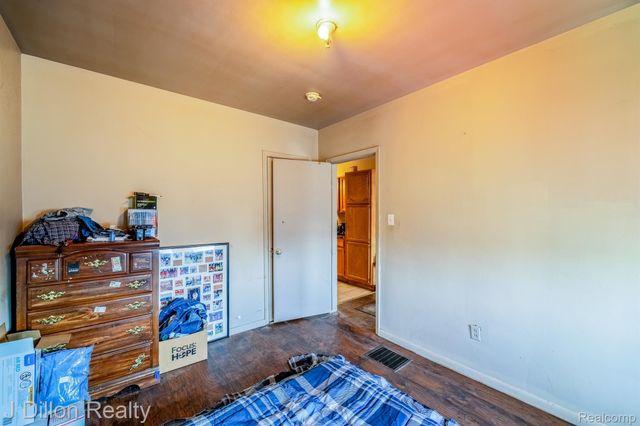 19430 W WARREN Avenue, Detroit, MI 48228