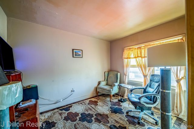 19430 W WARREN Avenue, Detroit, MI 48228