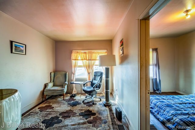 19430 W WARREN Avenue, Detroit, MI 48228