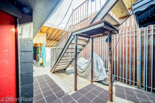 19430 W WARREN Avenue, Detroit, MI 48228