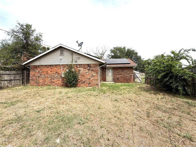 1819 W Midland Street, Shawnee, OK 74804