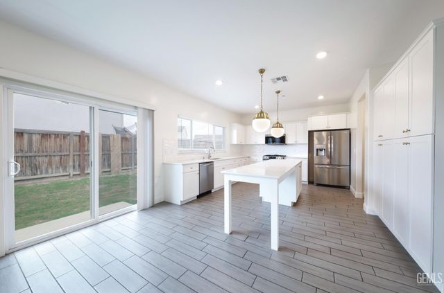 3307 Rustic Woods Lane, Shafter, CA 93263