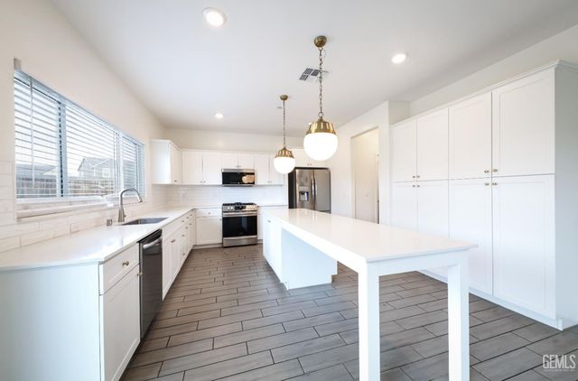 3307 Rustic Woods Lane, Shafter, CA 93263