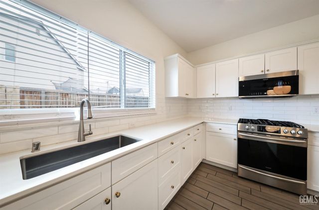 3307 Rustic Woods Lane, Shafter, CA 93263