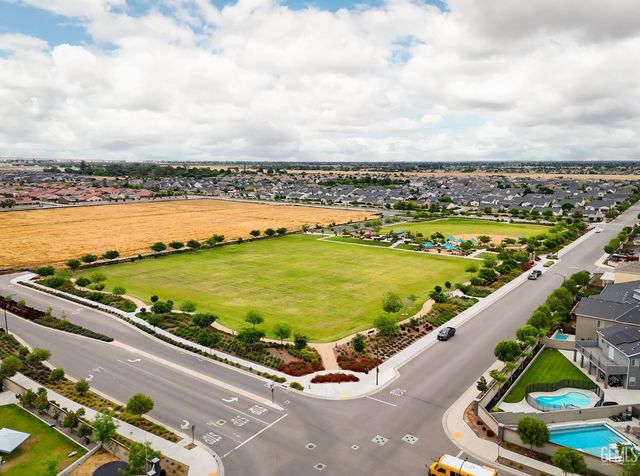 3307 Rustic Woods Lane, Shafter, CA 93263