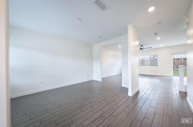 3307 Rustic Woods Lane, Shafter, CA 93263