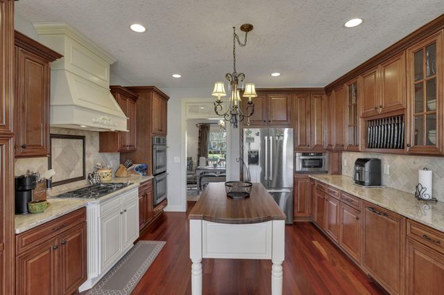 4607 Hirth Hill Road E, Grove City, OH 43123
