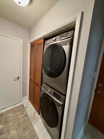 3221 Twinflower LN, Virginia Beach, VA 23453