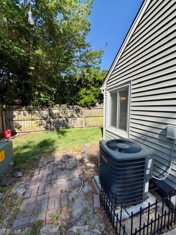 3221 Twinflower LN, Virginia Beach, VA 23453