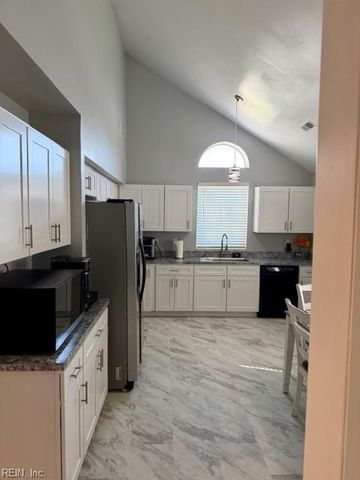 3221 Twinflower LN, Virginia Beach, VA 23453