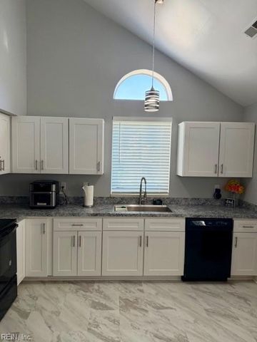 3221 Twinflower LN, Virginia Beach, VA 23453