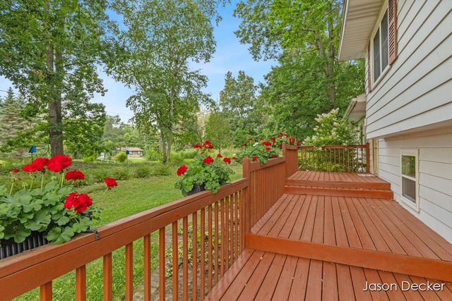 6181 10 Mile Road, Rockford, MI 49341