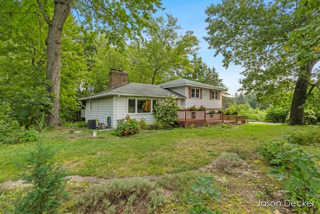 6181 10 Mile Road, Rockford, MI 49341