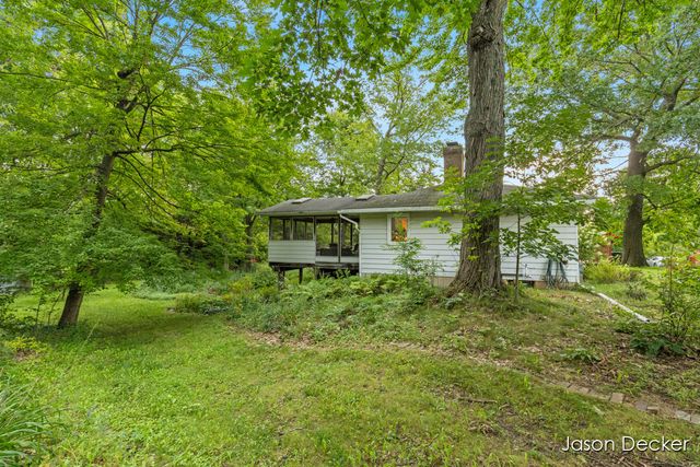 6181 10 Mile Road, Rockford, MI 49341