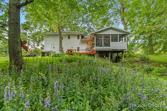 6181 10 Mile Road, Rockford, MI 49341