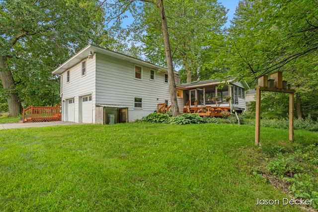 6181 10 Mile Road, Rockford, MI 49341