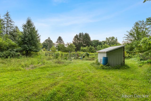 6181 10 Mile Road, Rockford, MI 49341
